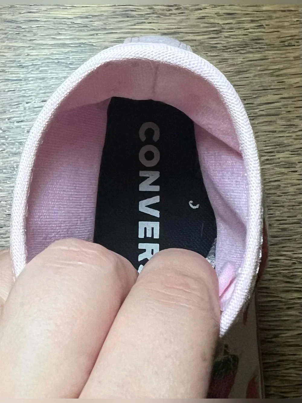 Converse Chuck Taylor All Star Strawberry Print Sneakers Women’s 7 Pink Canvas